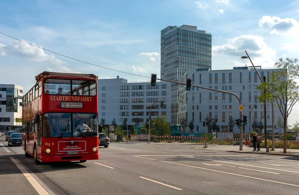 Czerwony Autobus Wycieczkowy Hamburgu — Zdjęcie stockowe