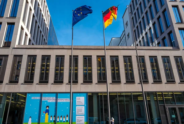 Een federaal ministerie in de Berlijnse glinkastrasse — Stockfoto