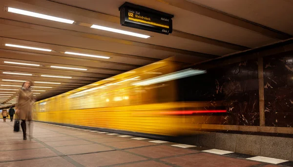 Tunnelbana i Berlin, Tyskland — Stockfoto