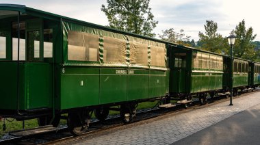 Bavyera ünlü Chiemsee demiryolu yeşil eski vagonlar, Almanya