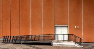 Berlin 'in Tiergarten bölgesindeki eski kongre binasının giriş kapısı.
