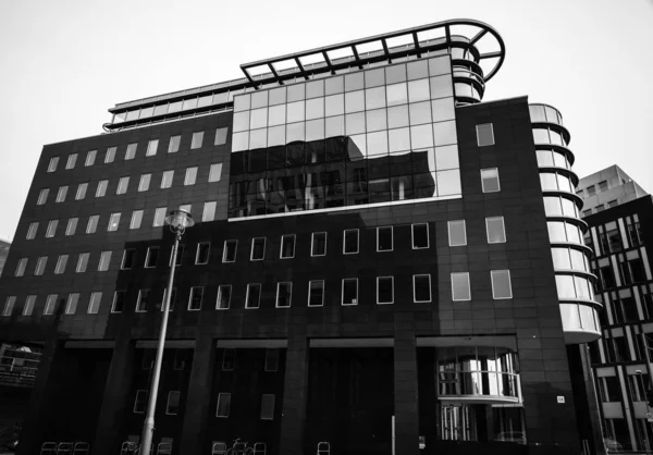 Офісна будівля на капелі Уфер у Берліні. — стокове фото