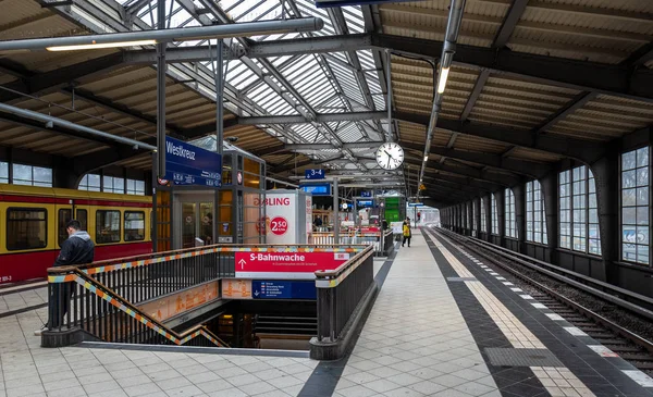 S Bahnhof in Berlijn — Stockfoto