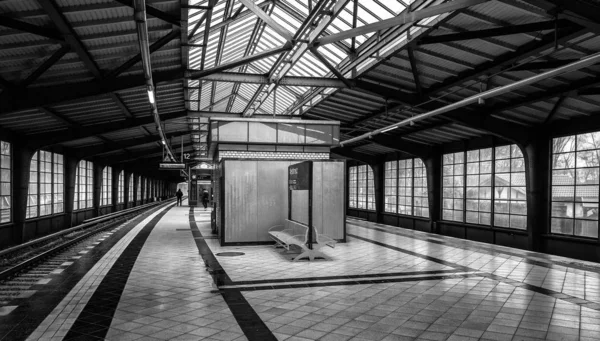 Treinstations en perrons van de Berlijnse trein in de ring van de stad, Berlijn, Duitsland — Stockfoto