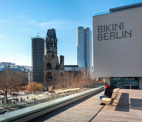 Şehrin batı hardenbergplatz de alışveriş merkezi bikini berlin, Almanya — Stok fotoğraf