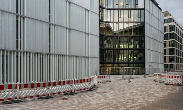 Barrier gates are erected on a new building in Berlin's inner city, Germany — Stock Photo, Image