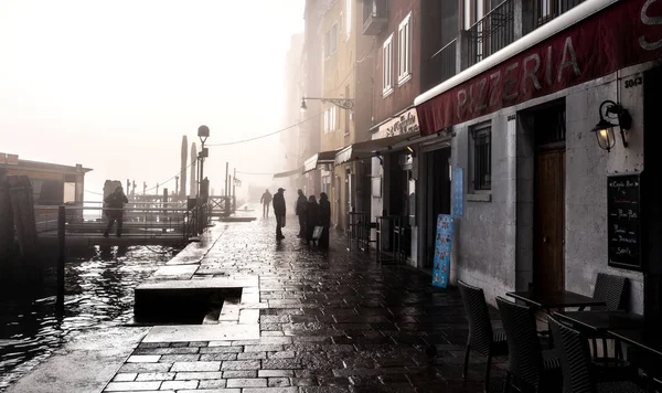 Morgennebel in Venedig — Stock Fotó