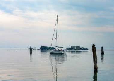 denizde kazık ve kulübeuzun maruz kalma