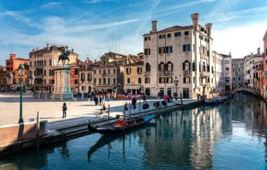 Venedik, İtalya'da evler, sokaklar, su kanalları ve diğer turistik mekanlar