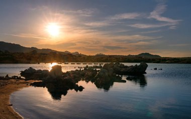 İtalya 'da Sardinya sahilinde