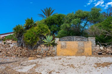 sardunya bir plajda boş ev, İtalya