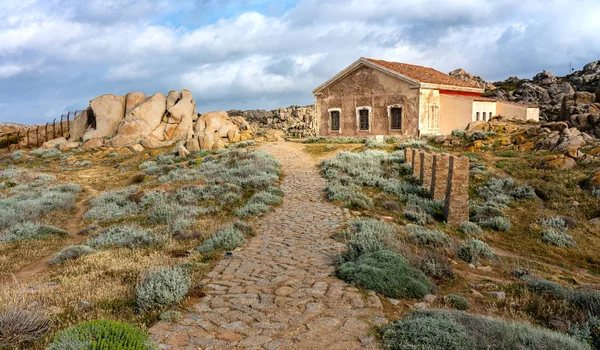 Capo testa, sardunya, İtalya, Tyrhenian denizindeki granit kaya sahili.
