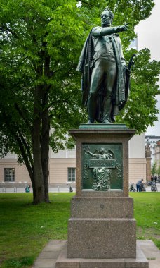 Berlin'in bebelplatz'ındaki bronz anıtta, Berlin'de ıhlamur ağaçlarının altında devlet operasının yanında yer alan resimsel ve tarihi temsil