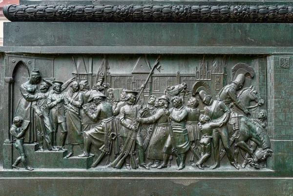 Bronzen Denkmal am Bebelplatz in Berlijn — Stockfoto