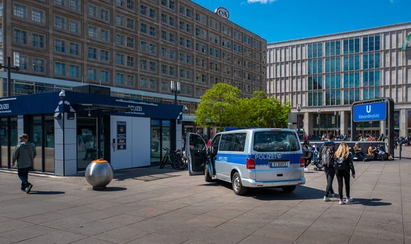 Polizei am Alexanderplatz — Foto Stock