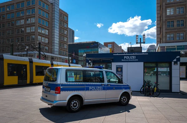 Polizei am Alexanderplatz — Foto Stock