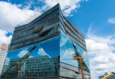 Yeni yenilikçi ve modern ofisin ana istasyon Berlin yakınlarındaki Washingtonplatz 'a küp inşa edilmesi.