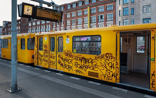 S & u stazioni ferroviarie a berlin, Germania — Foto Stock