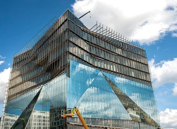 Nová výstavba inovativní a moderní kancelářské budovy krychle na Washingtonplatz u hlavního nádraží v Berlíně — Stock fotografie