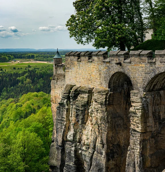 Walls, cliffs and mountains in the Elbe Sandstone Mountains and the Knigstein Fortress in Saxony, Germany — Stock Photo, Image