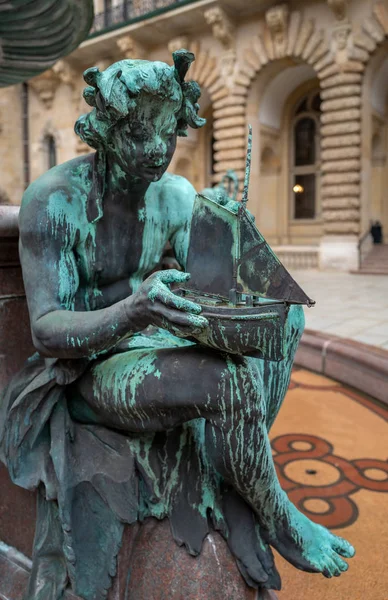 Figures at the Hygieia fountain in the courtyard of the Hamburg City Hall, Germany — Stock Photo, Image