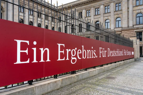 Berlin Deki Federal Konseyin Ana Girişinde Kırmızı Pankart — Stok fotoğraf