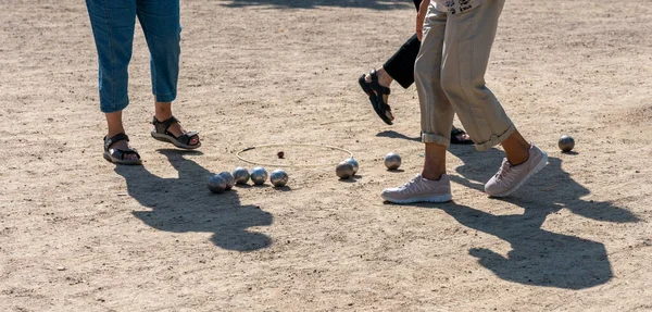 Senioři Dospělí Hrající Bocce Městském Parku Norderstedt Šlesvicko Holštýnsko — Stock fotografie