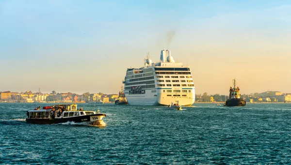 Lugares Interés Palacio Ducal Turistas Otras Impresiones Ciudad Lagunera Venecia — Foto de Stock