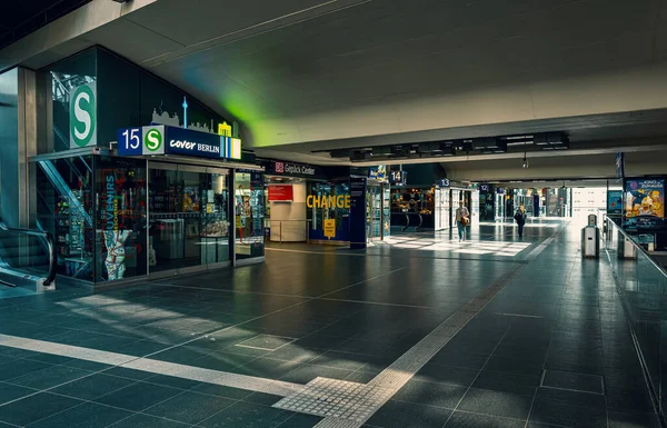 Berliner Hauptbahnhof Während Der Corona Krise Fast Menschenleer — Stockfoto