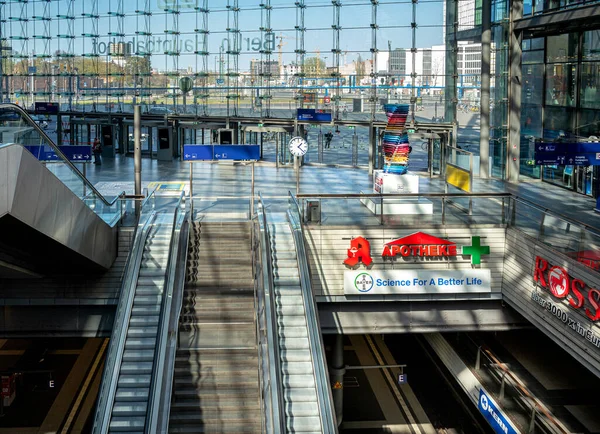 Berlin Main Train Station Almost Deserted Corona Crisis — Stock Photo, Image