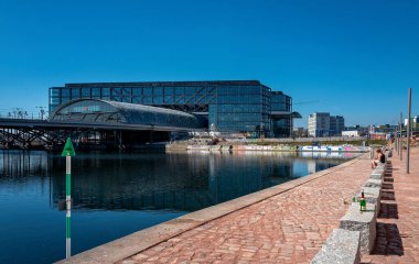 2020 yazında Berlin 'deki ana istasyona yapılan eğlenceye bir göz atın.