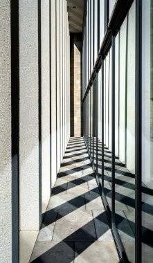 Berlin Müzesi Adası 'ndaki James Simon galerisinin çevresindeki sahneler