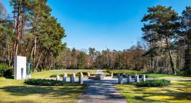 Berlin Zehlendorf 'taki ünlü Waldfriedhof' un İtalyan mezarlığında ölen askerlerin mezarları.