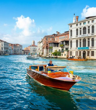 2019 sonbaharında lagün kenti Venedik 'ten manzaralar, Doge' s Palace, turistler ve diğer izlenimler