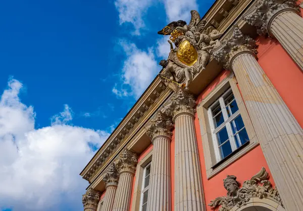 ドイツのブランデンブルクのポツダムにある復元された国会議事堂は — ストック写真