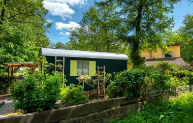Alter Eisenbahnwaggon Caddesi, Einem Bahçesi