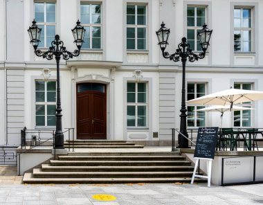 Berlin 'de Laternen vor dem Cafe Populaire