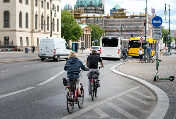 Berufsverkehr Radeln Radfahrer Berlin Unter Den Linden — Stockfoto