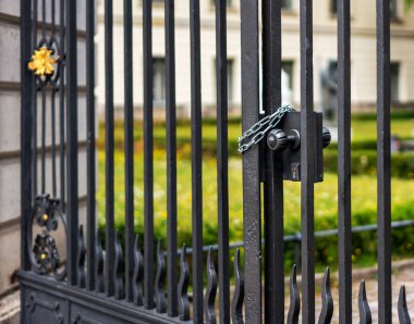 Verschlossene Pforte an der Humboldt Universitt in Berlin
