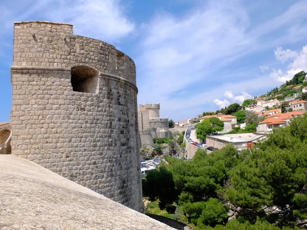 View from city walls to new town Dubrovnik, — Stock Photo, Image