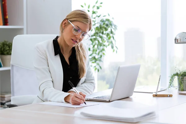 Shot Beautiful Young Businesswoman Writing Reviewing Papers Office — Stock Photo, Image