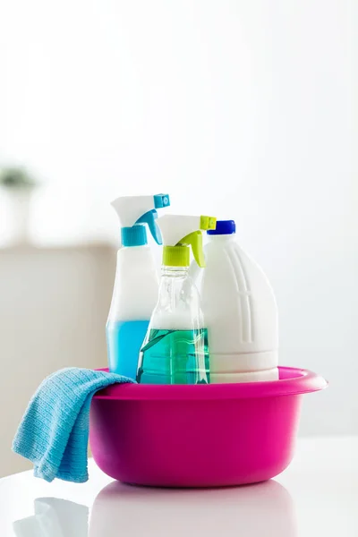 Nahaufnahme Des Reinigungssets Für Verschiedene Oberflächen Küche Bad Und Anderen — Stockfoto