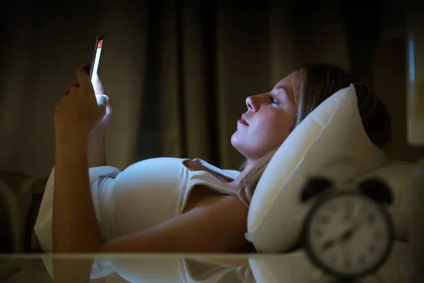 Shot Beautiful Young Woman Awake Using Smartphone Bedroom Night Mobile — Stock Photo, Image