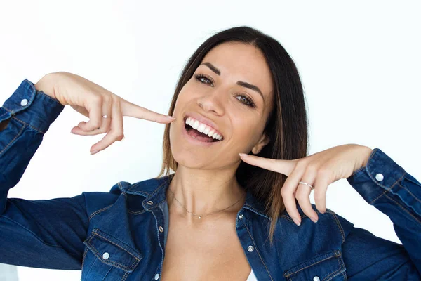 Retrato Una Hermosa Joven Con Una Sonrisa Perfecta Aislado Sobre — Foto de Stock