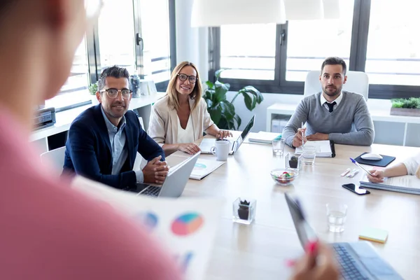 Businesspeople taking notes with laptop and paying attention in conference on coworking place. — Stock Photo, Image