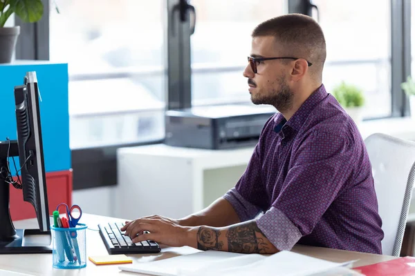 Software developer working with computer in the modern startup office. — Stock Photo, Image