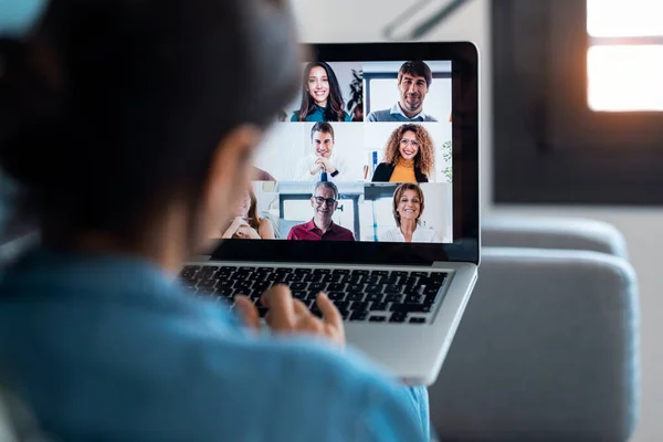 Back View Business Woman Speaking Video Call Diverse Colleagues Online — Stock Photo, Image