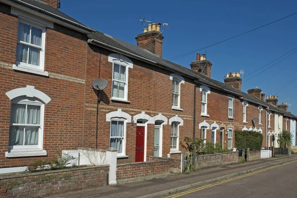 Straat van Victoriaanse rijtjeshuizen in het Verenigd Koninkrijk — Stockfoto