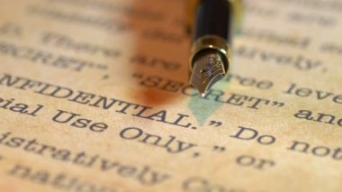 Dolma kalem en iyi gizli belge üzerinde