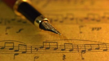 Müzik sayfasında dolmakalem